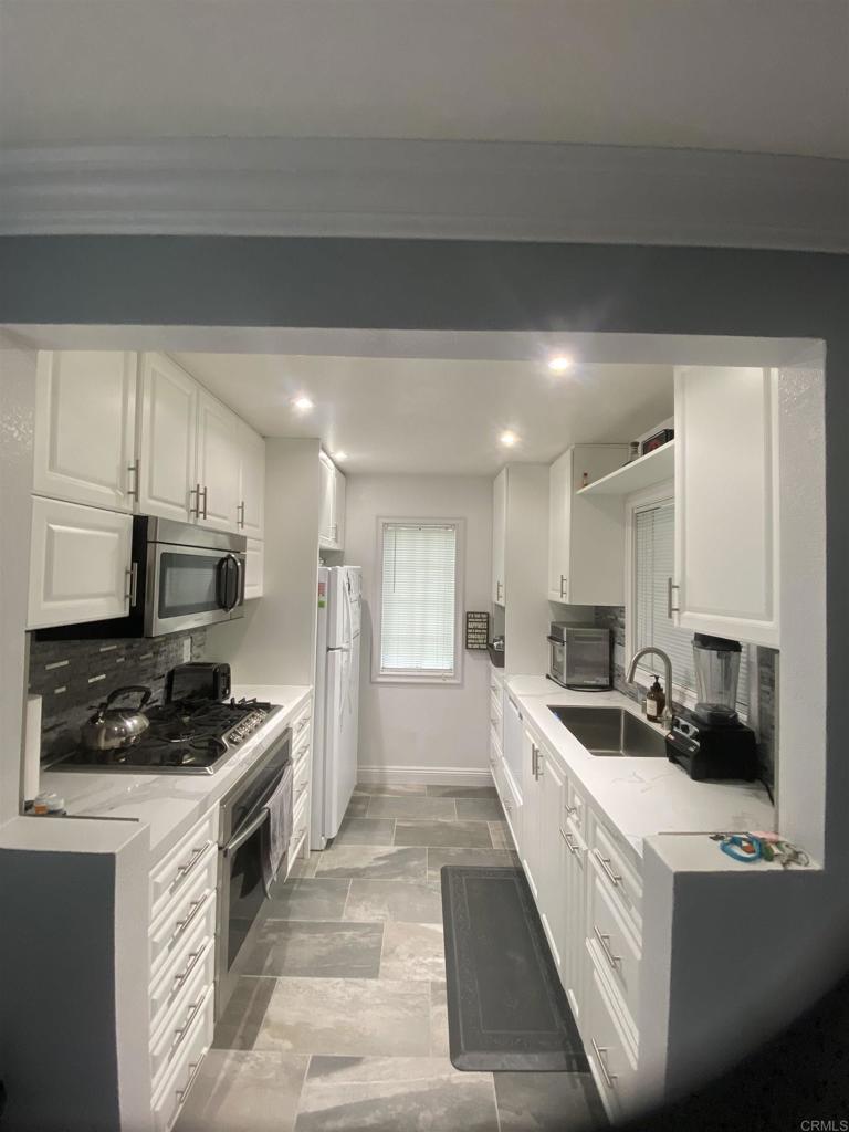 10347 Azuaga Street 85