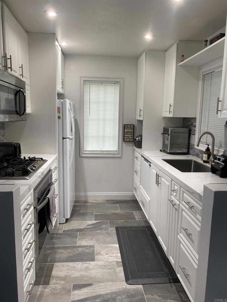 10347 Azuaga Street 85