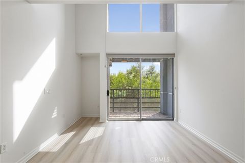 Photo of 629 Traction Avenue #241, Los Angeles, CA 90013 (MLS # TR25230232)