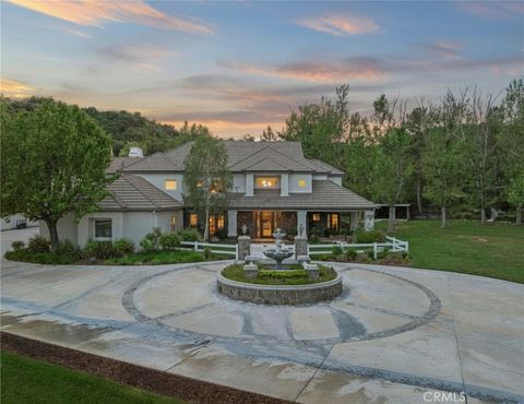 Photo of 26954 Whitehorse Place, Canyon Country, CA 91387 (MLS # SR26052341)