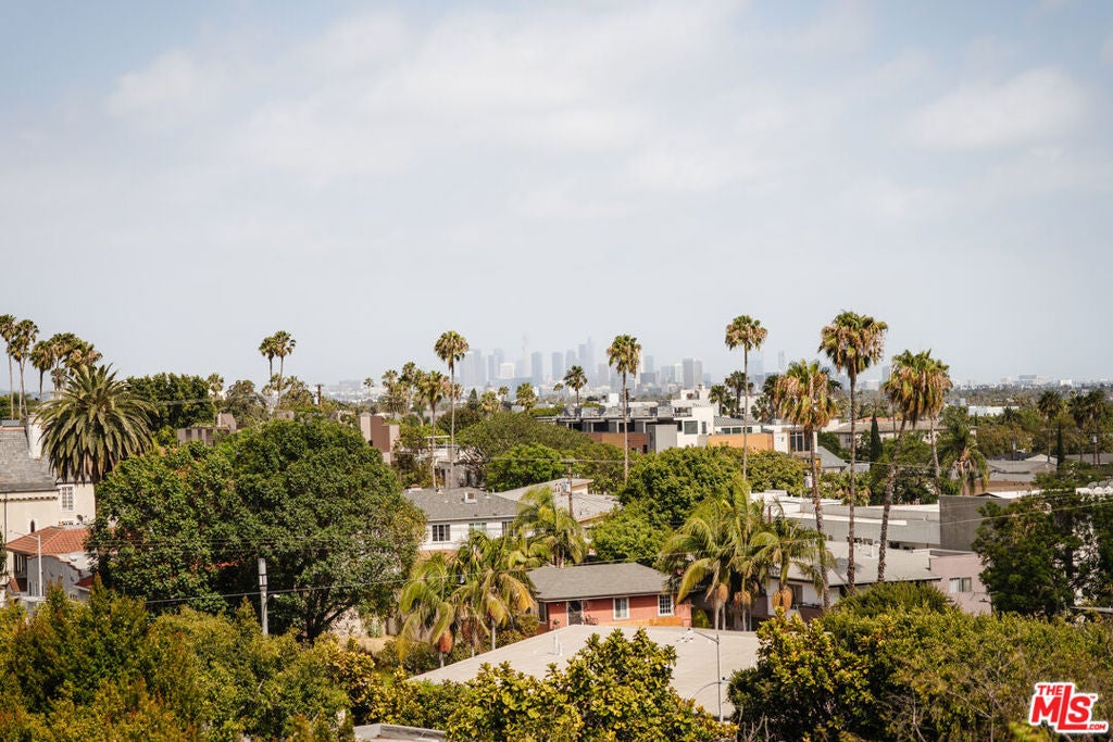 8400 De Longpre Avenue 410