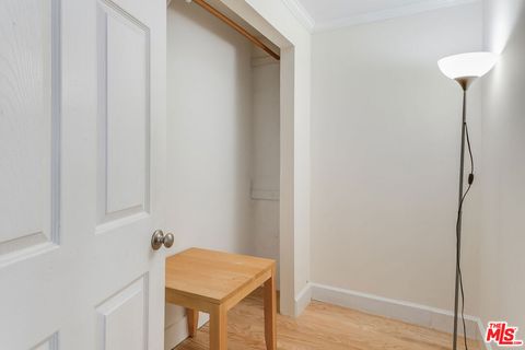 Tiny photo for 213 S Francisca Avenue, Redondo Beach, CA 90277 (MLS # 25580203)