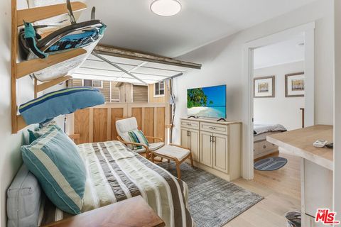 Tiny photo for 213 S Francisca Avenue, Redondo Beach, CA 90277 (MLS # 25580203)