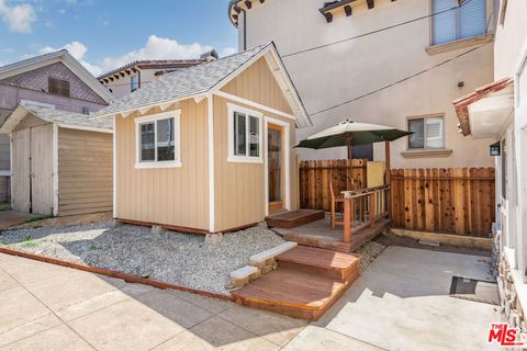 Tiny photo for 213 S Francisca Avenue, Redondo Beach, CA 90277 (MLS # 25580203)