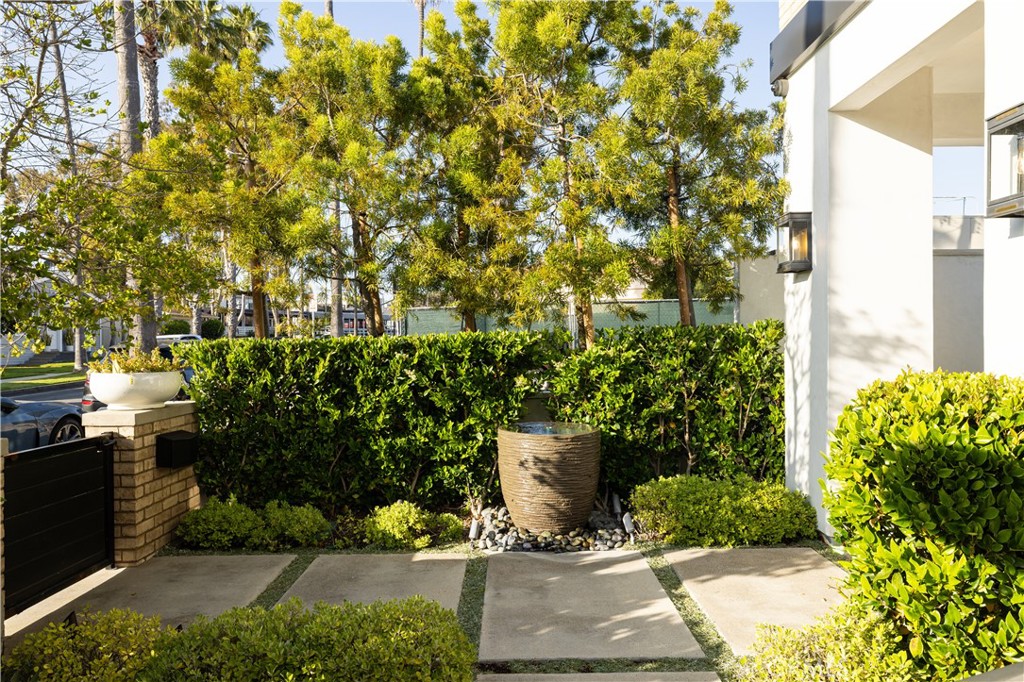 Corona del Mar South of PCH (CDMS) - Residential