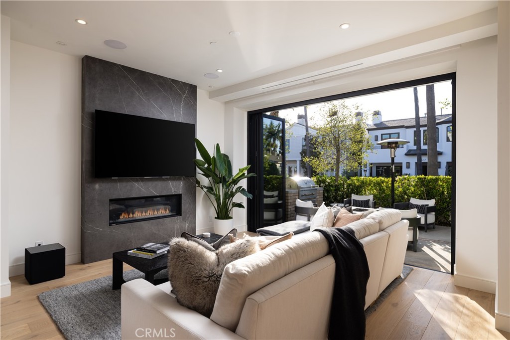 Corona del Mar South of PCH (CDMS) - Residential