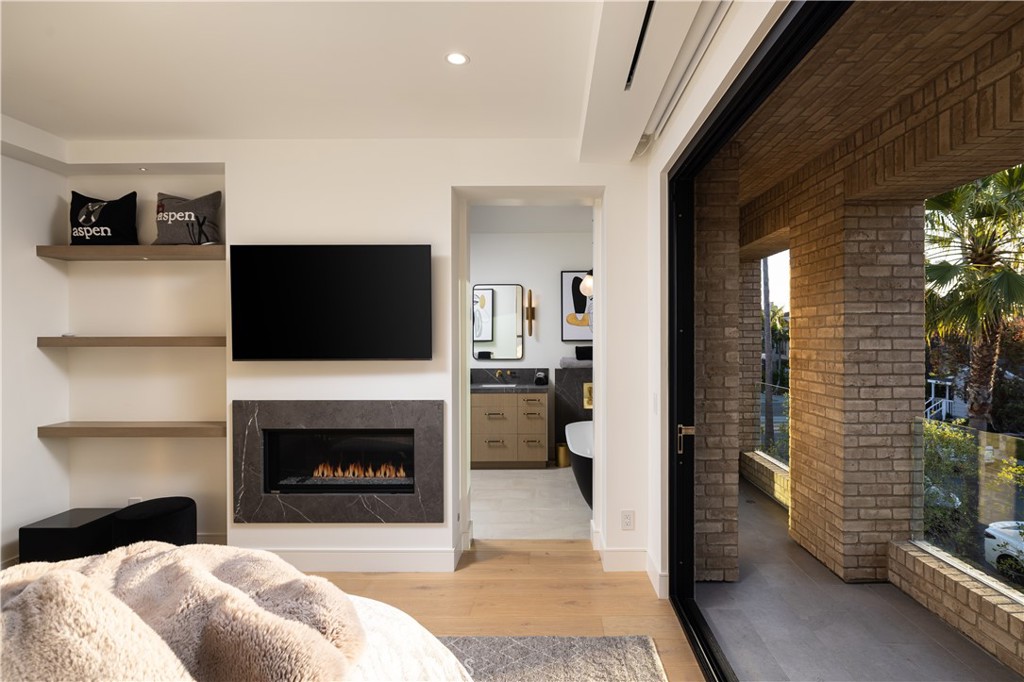 Corona del Mar South of PCH (CDMS) - Residential