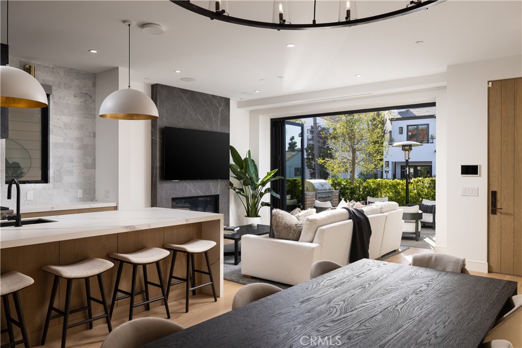 Corona del Mar South of PCH (CDMS) - Residential