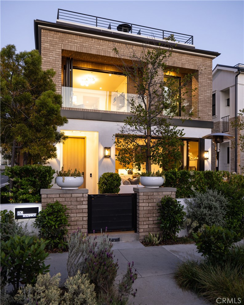 Corona del Mar South of PCH (CDMS) - Residential