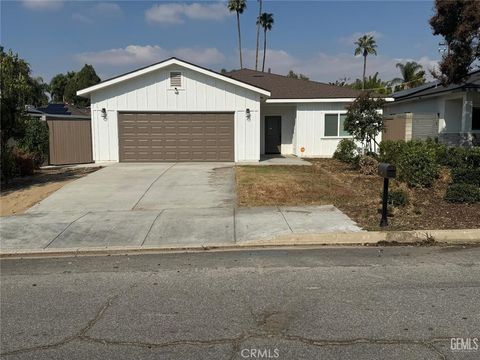 Photo of 308 Acacia, Bakersfield, CA 93305 (MLS # SR25248328) Photo of 308 Acacia, Bakersfield, CA 93305 (MLS # SR25248328)