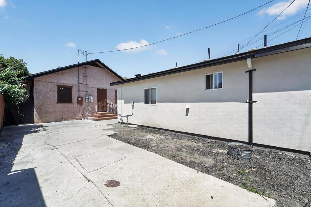 1442 W 69Th