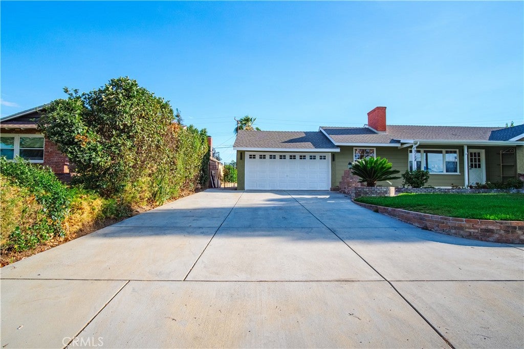 2128 E Larkwood