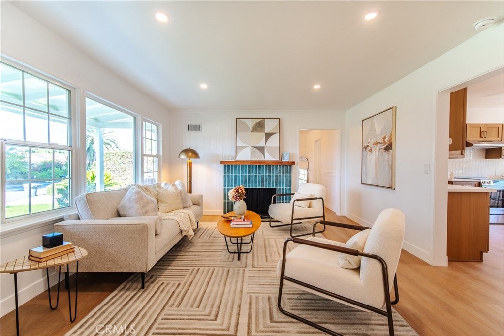 2128 E Larkwood