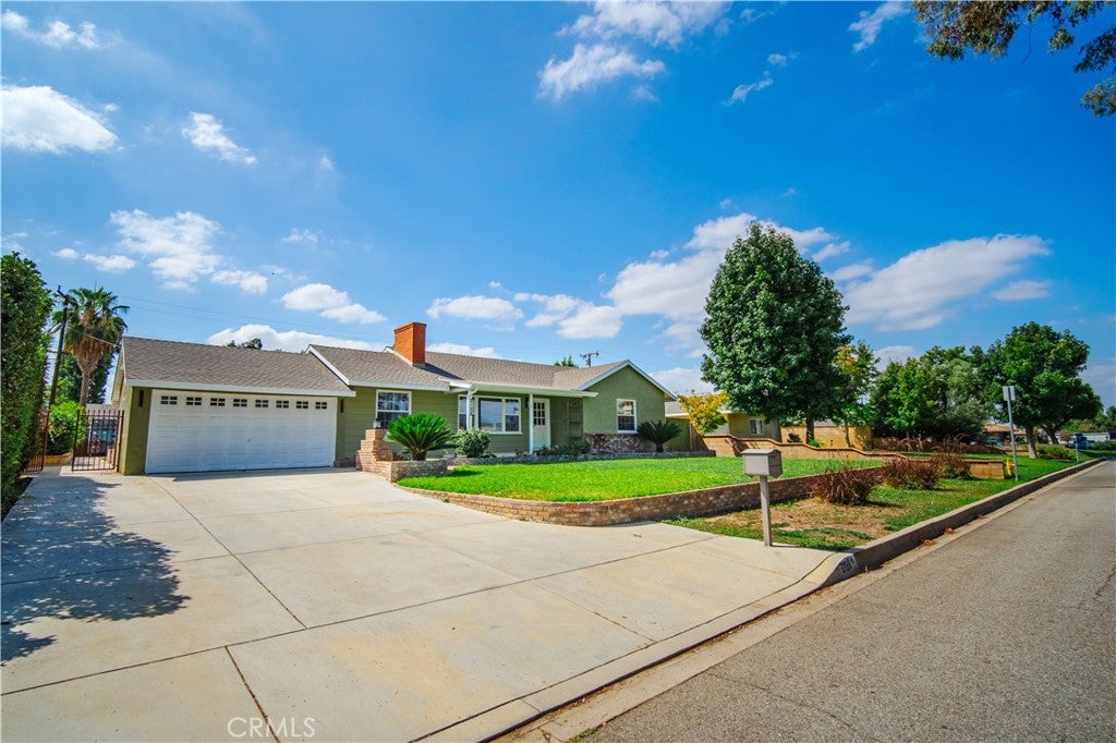 2128 E Larkwood