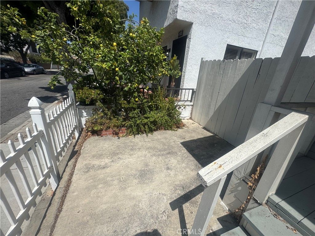 Photo of 652 Navy Street, Santa Monica, CA 90405 (MLS # IN25127847)