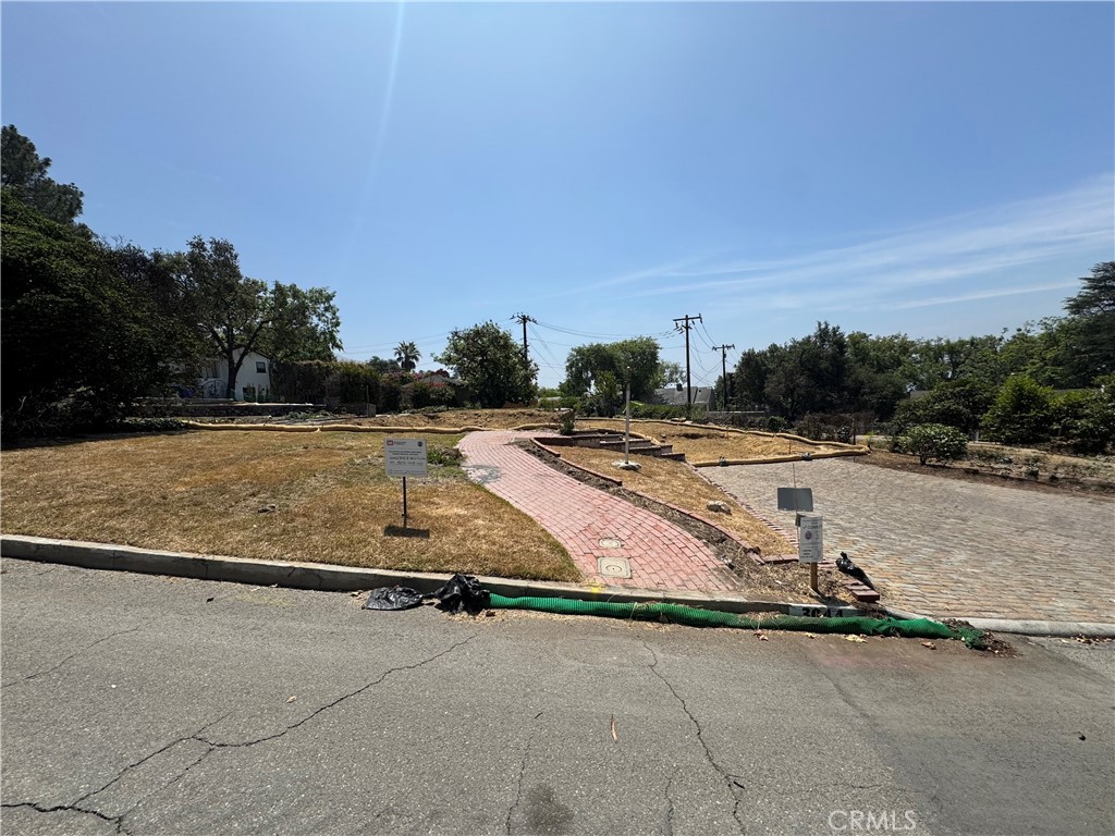 3044 N MOUNT CURVE Avenue