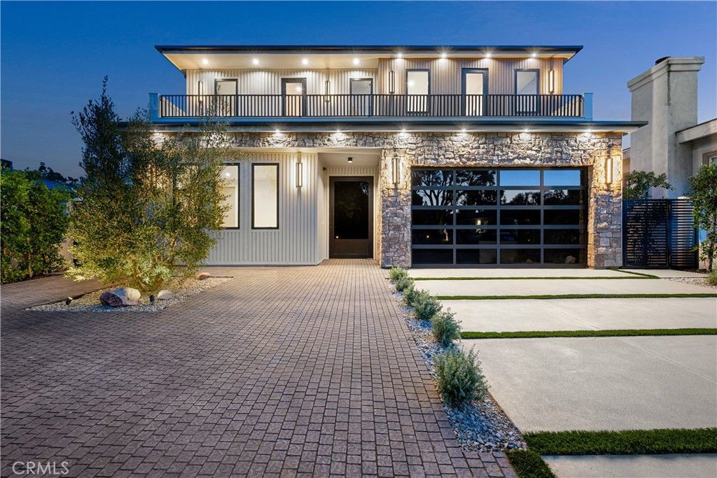 Photo of 16728 Morrison Street, Encino, CA 91436 (MLS # SR25255601)