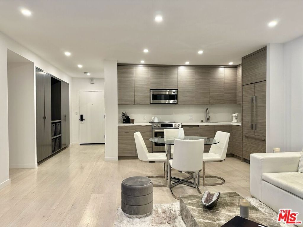 Photo of 999 N Doheny Drive #812, West Hollywood, CA 90069 (MLS # 25601623)