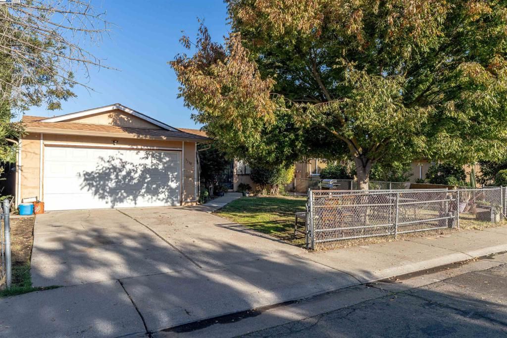 Photo of 3338 Zamora Way Way, Stockton, CA 95206 (MLS # 41115596)
