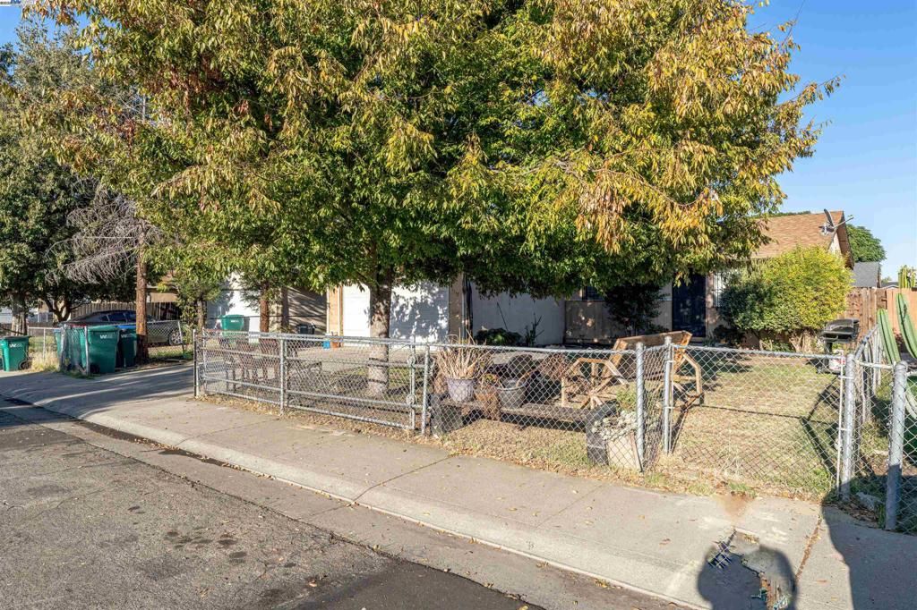 Photo of 3338 Zamora Way Way, Stockton, CA 95206 (MLS # 41115596)