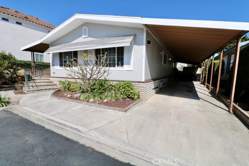 1381 Harbor Lake Avenue 32