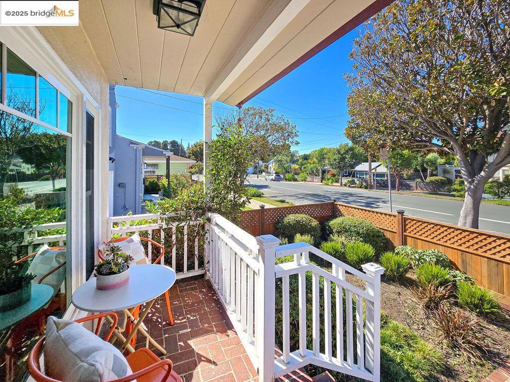 NE RICHMOND - Residential