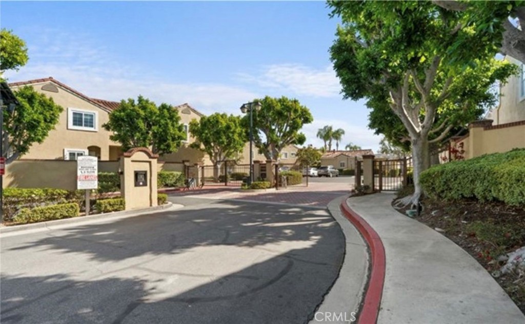 2481 Paseo Circulo