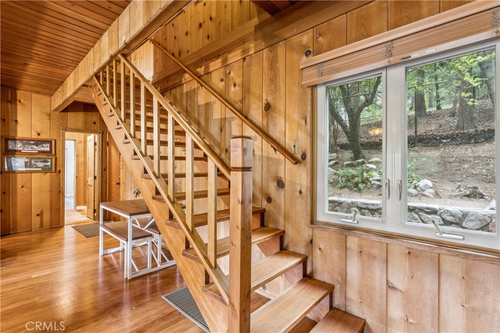 Lake Arrowhead, California, 92352, United States, 5 Bedrooms Bedrooms, ,2 BathroomsBathrooms,Residential,Active,2045400