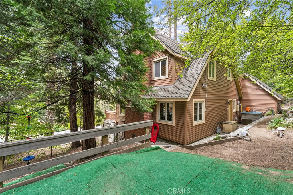 Lake Arrowhead, California, 92352, United States, 5 Bedrooms Bedrooms, ,2 BathroomsBathrooms,Residential,Active,2045400