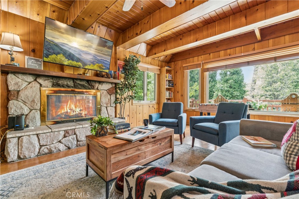 Lake Arrowhead, California, 92352, United States, 5 Bedrooms Bedrooms, ,2 BathroomsBathrooms,Residential,Active,2045400