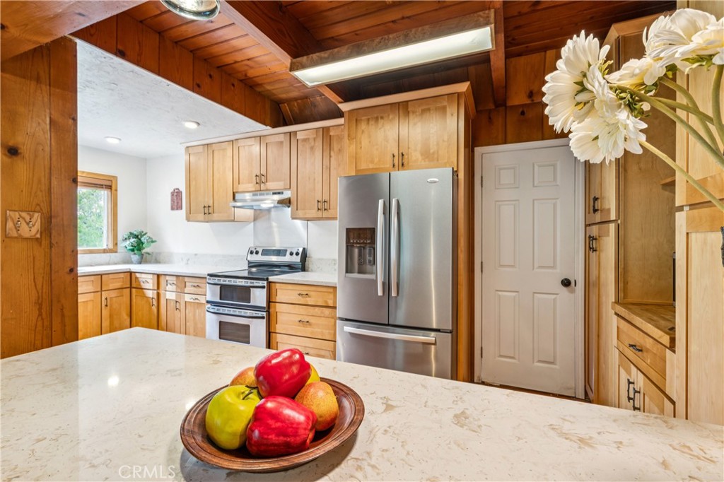 Lake Arrowhead, California, 92352, United States, 5 Bedrooms Bedrooms, ,2 BathroomsBathrooms,Residential,Active,2045400