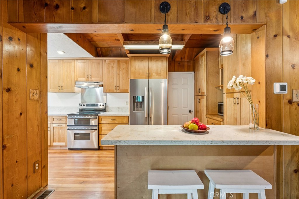 Lake Arrowhead, California, 92352, United States, 5 Bedrooms Bedrooms, ,2 BathroomsBathrooms,Residential,Active,2045400
