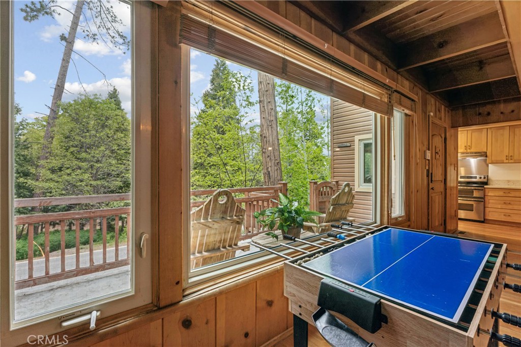 Lake Arrowhead, California, 92352, United States, 5 Bedrooms Bedrooms, ,2 BathroomsBathrooms,Residential,Active,2045400
