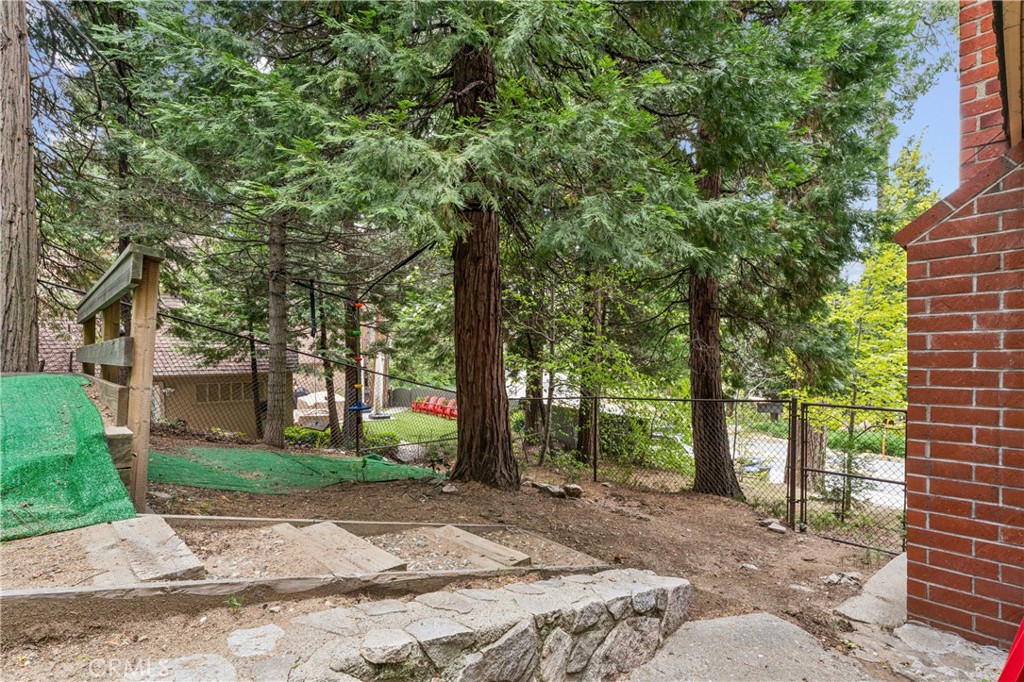 Lake Arrowhead, California, 92352, United States, 5 Bedrooms Bedrooms, ,2 BathroomsBathrooms,Residential,Active,2045400
