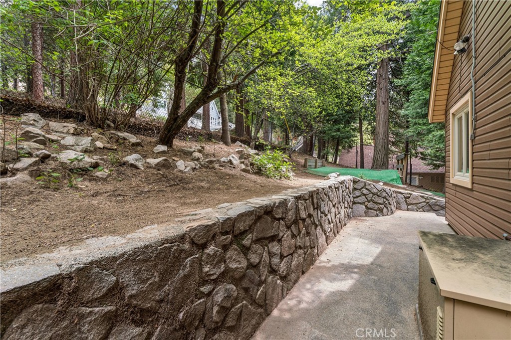 Lake Arrowhead, California, 92352, United States, 5 Bedrooms Bedrooms, ,2 BathroomsBathrooms,Residential,Active,2045400