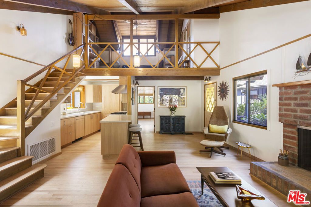 Photo of 8944 Wonderland Avenue, Los Angeles, CA 90046 (MLS # 25591655)