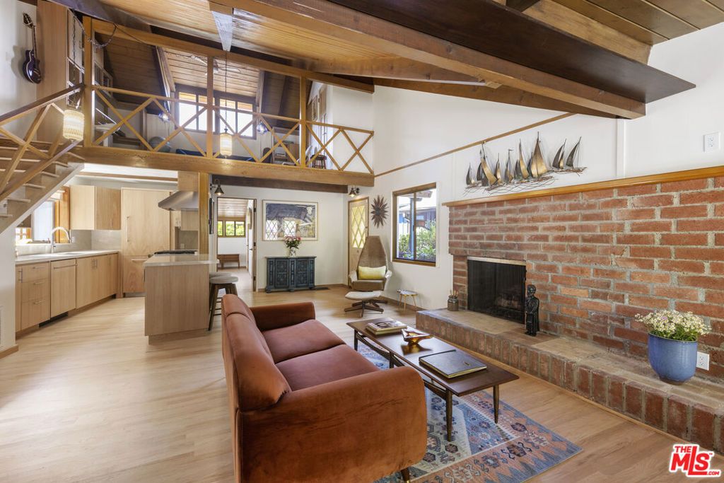 Photo of 8944 Wonderland Avenue, Los Angeles, CA 90046 (MLS # 25591655)