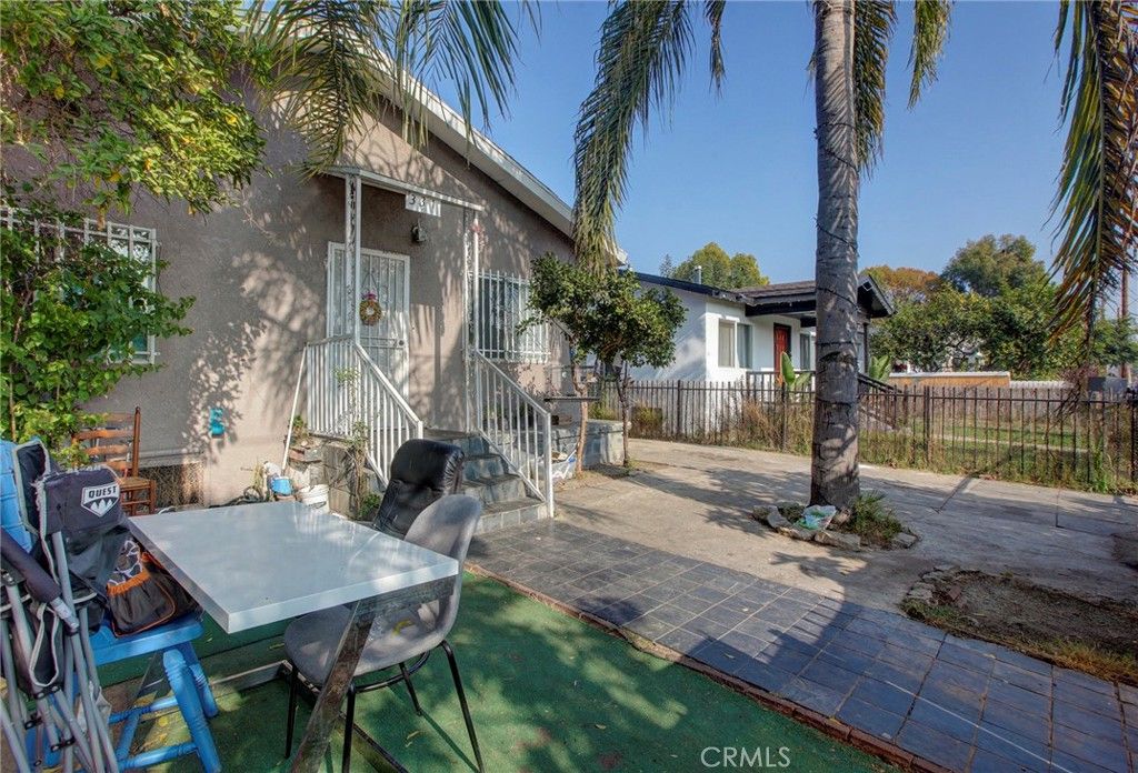 Photo of 331 W 92nd Street, Los Angeles, CA 90003 (MLS # TR25280494)