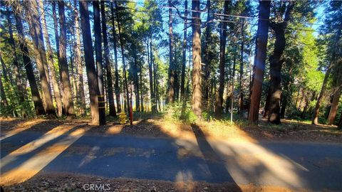 Photo of 26 Peak Circle, Crestline, CA 92322 (MLS # IV25251207)