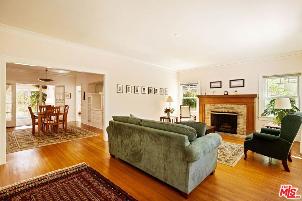 336 N Beachwood Drive