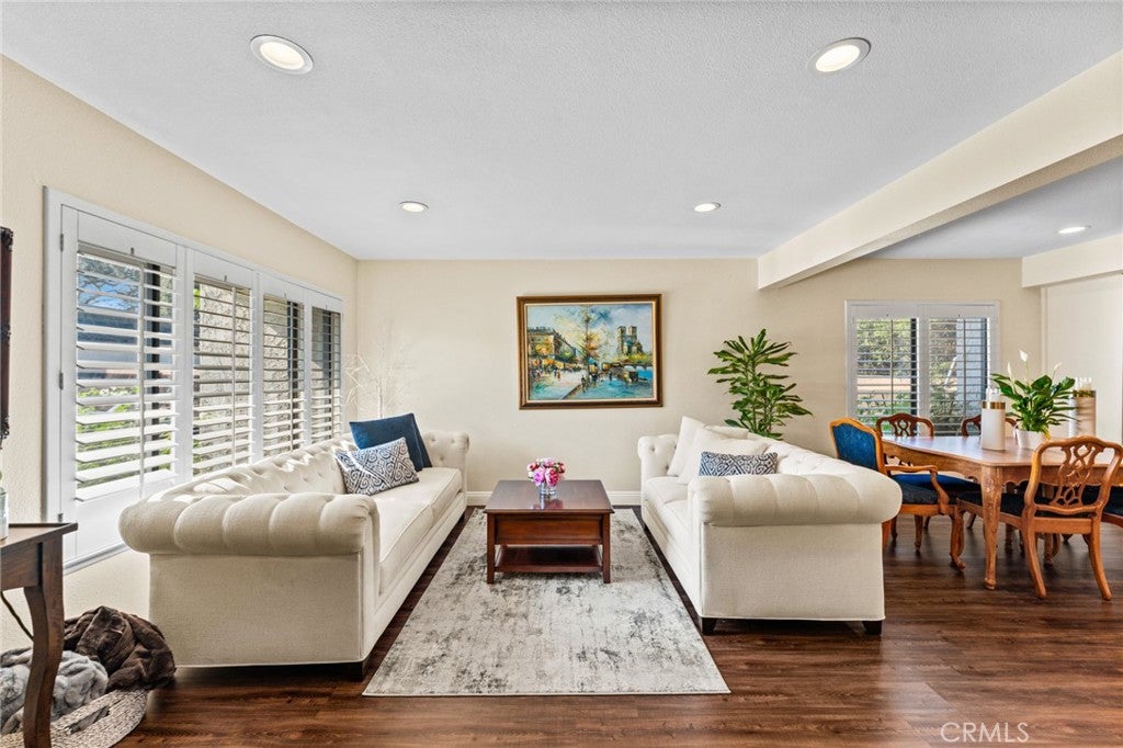 676 redwood Lane