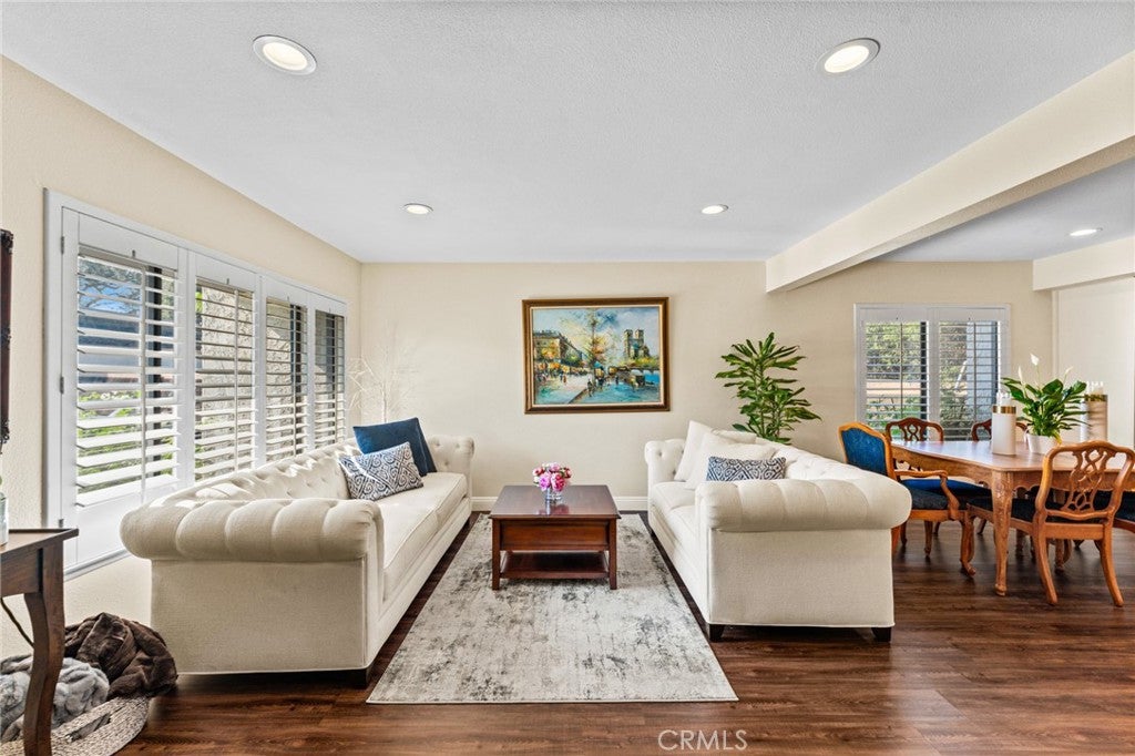 676 redwood Lane
