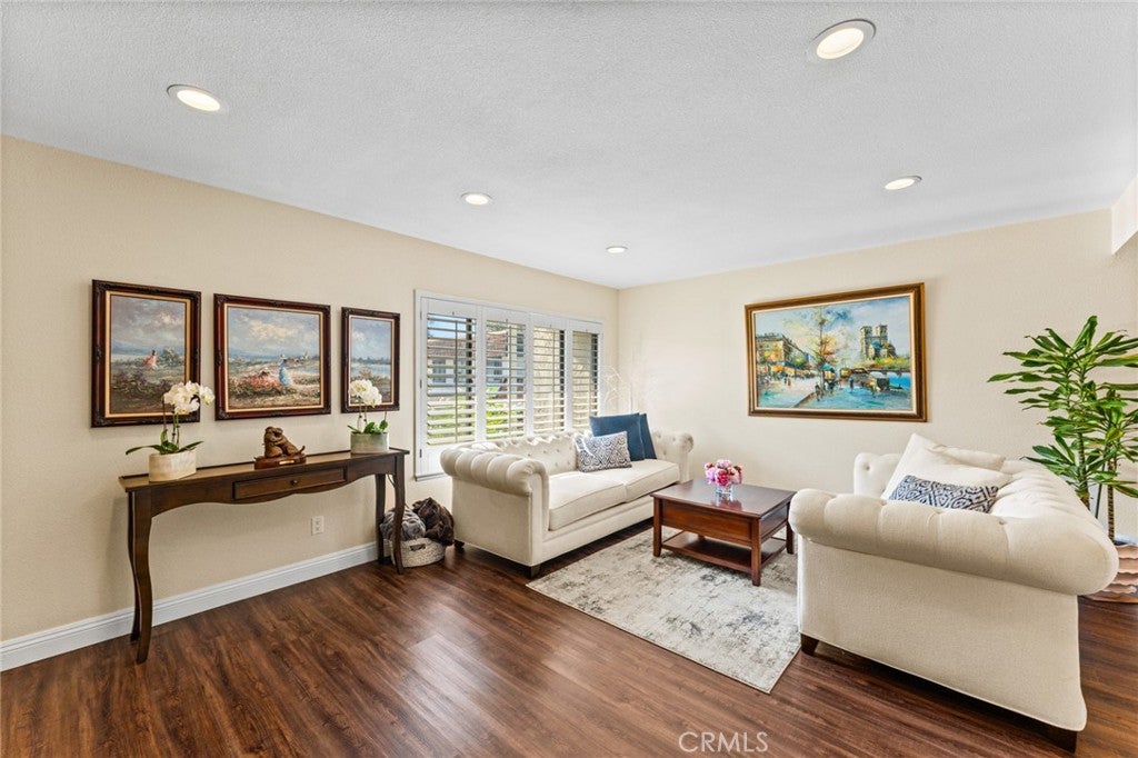 676 redwood Lane