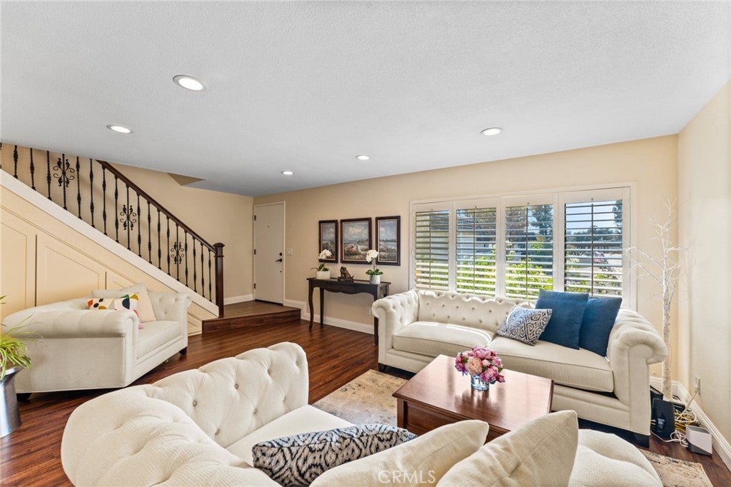 676 redwood Lane