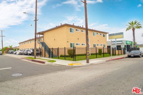 Photo of 11123 S Inglewood Avenue, Inglewood, CA 90304 (MLS # 26942665)