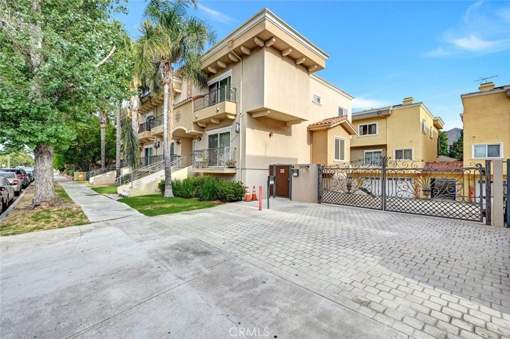 Photo of 13629 Wyandotte Street #111, Van Nuys, CA 91405 (MLS # SR25264790)