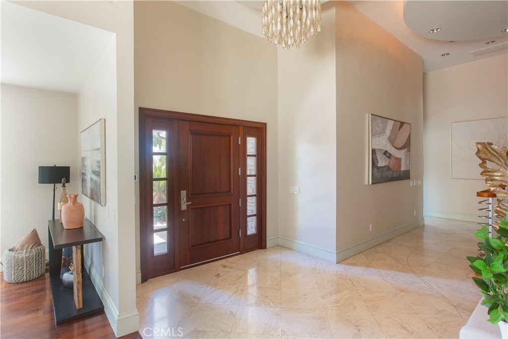 899 S Santa Anita