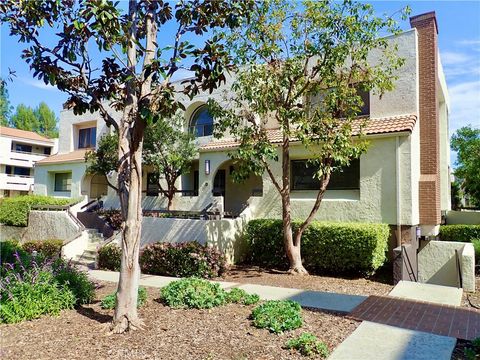 Photo of 21620 Burbank Blvd, Woodland Hills, CA 91367 (MLS # SR26047972)