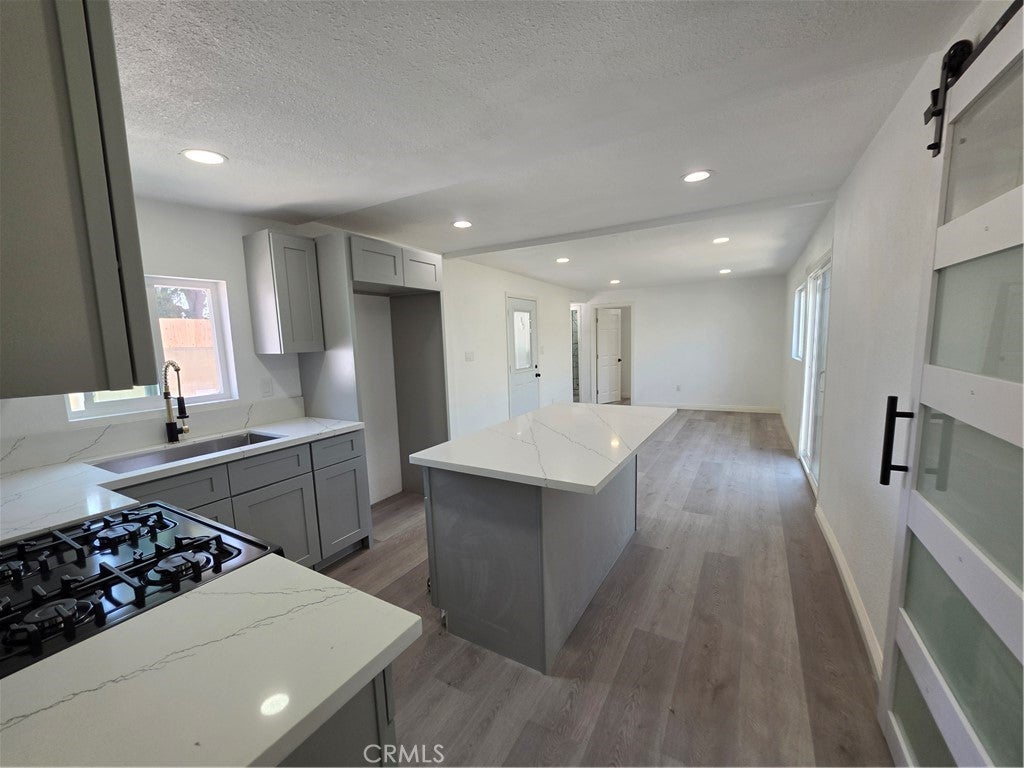 4660 Paramount