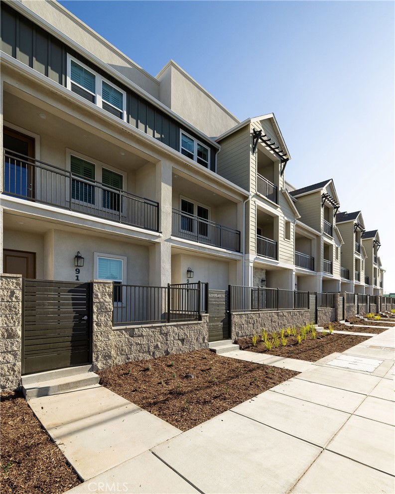 Concord Court in Compton is a vibrant new home community. Solar included townhomes featuring all-electric stainless kitchen appliances, flat panel cabinets and smart built-in technology. Lot 42 features 3 bedrooms and open kitchen.